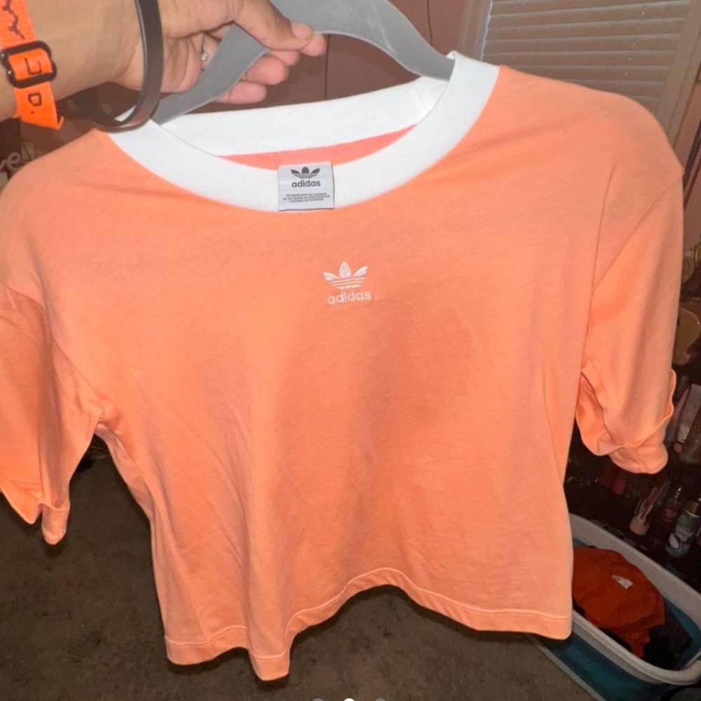 Very cute adidas peach crop! 
#adidas #croptop #adidascrop #peachtop #cutecrop